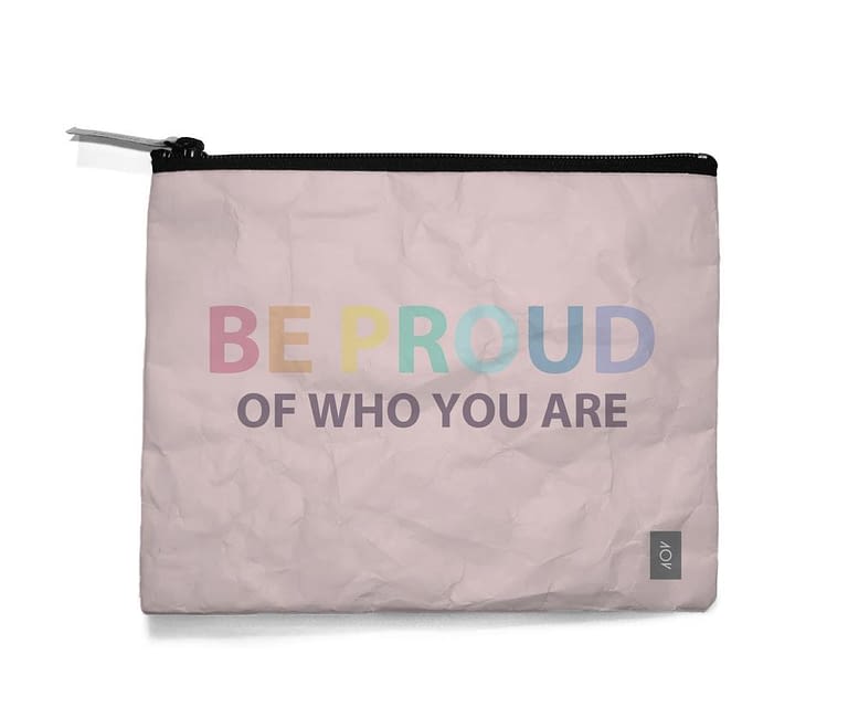 necessaire-be-proud-of-who-you-are-frente